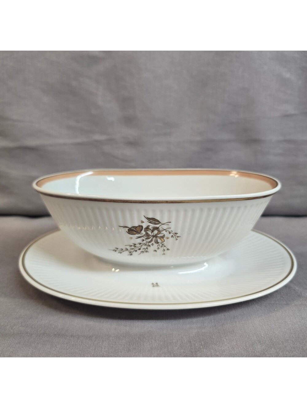 Royal Copenhagen Clarissa Gravy Boat Attached Underplate 1510 14053 Denmark